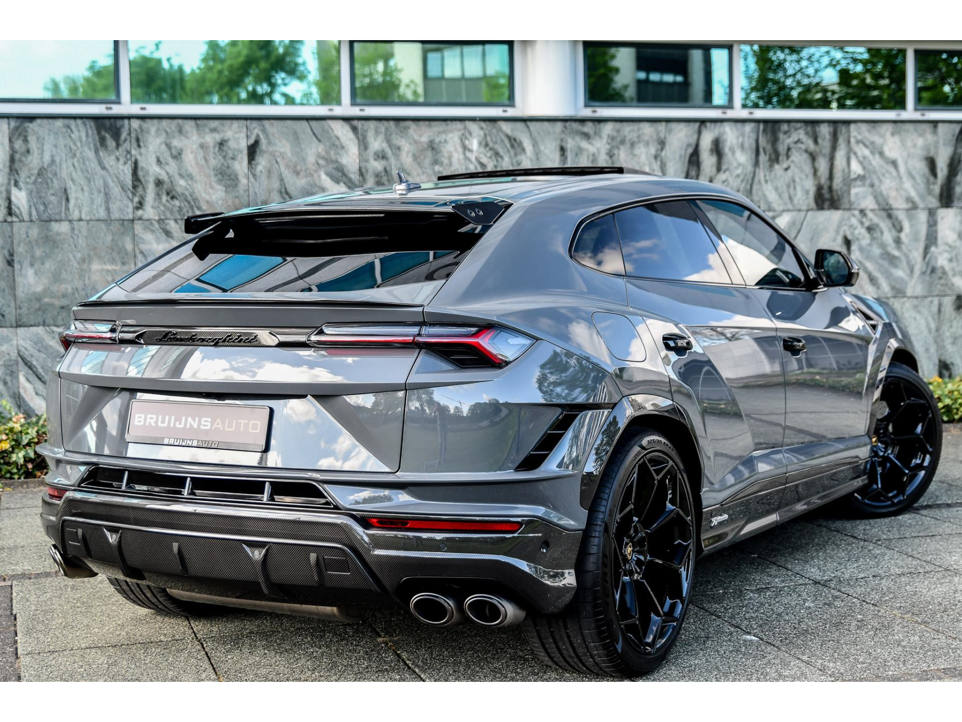 44708909-2.jpg