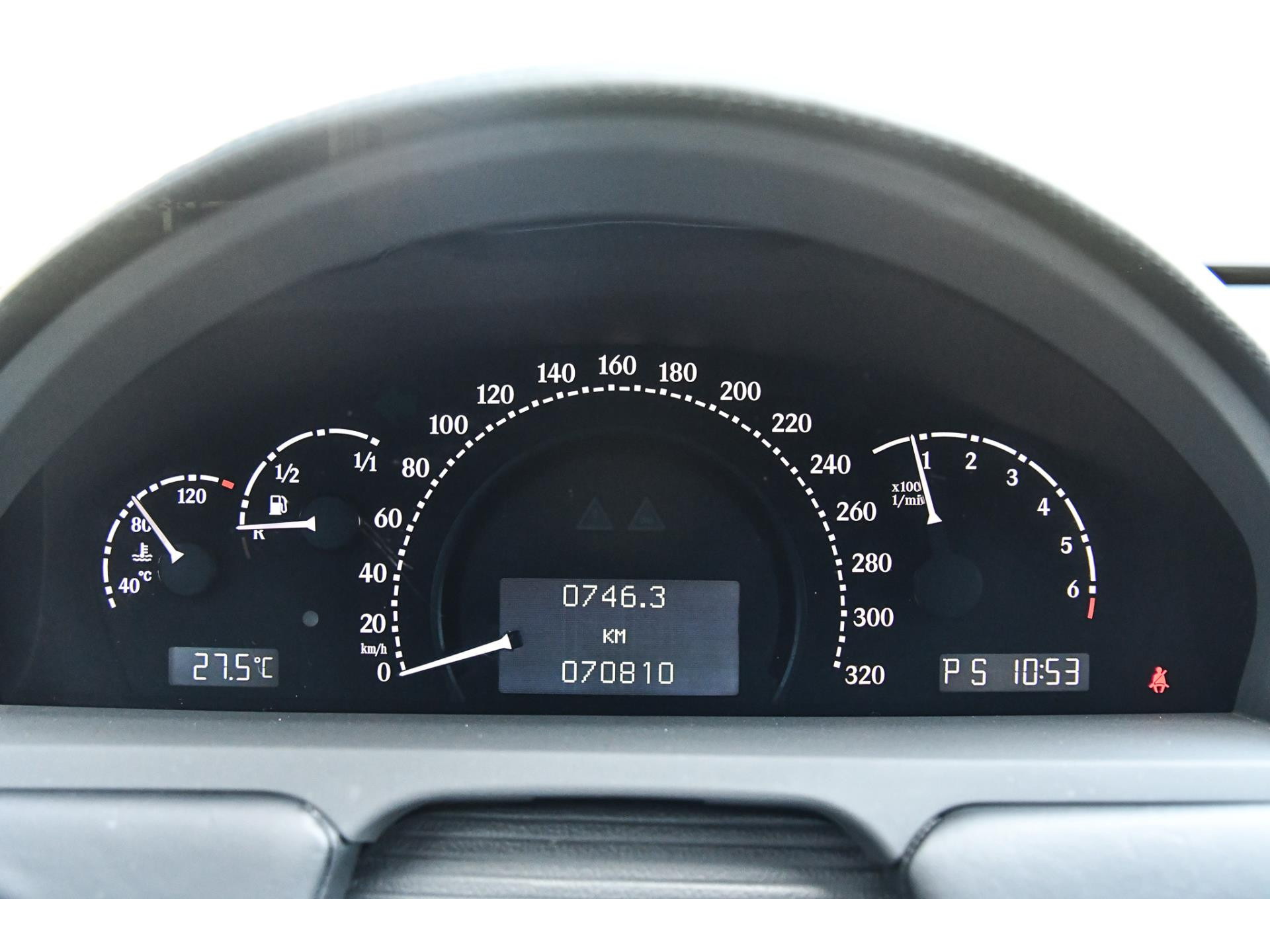 44708982-10.jpg
