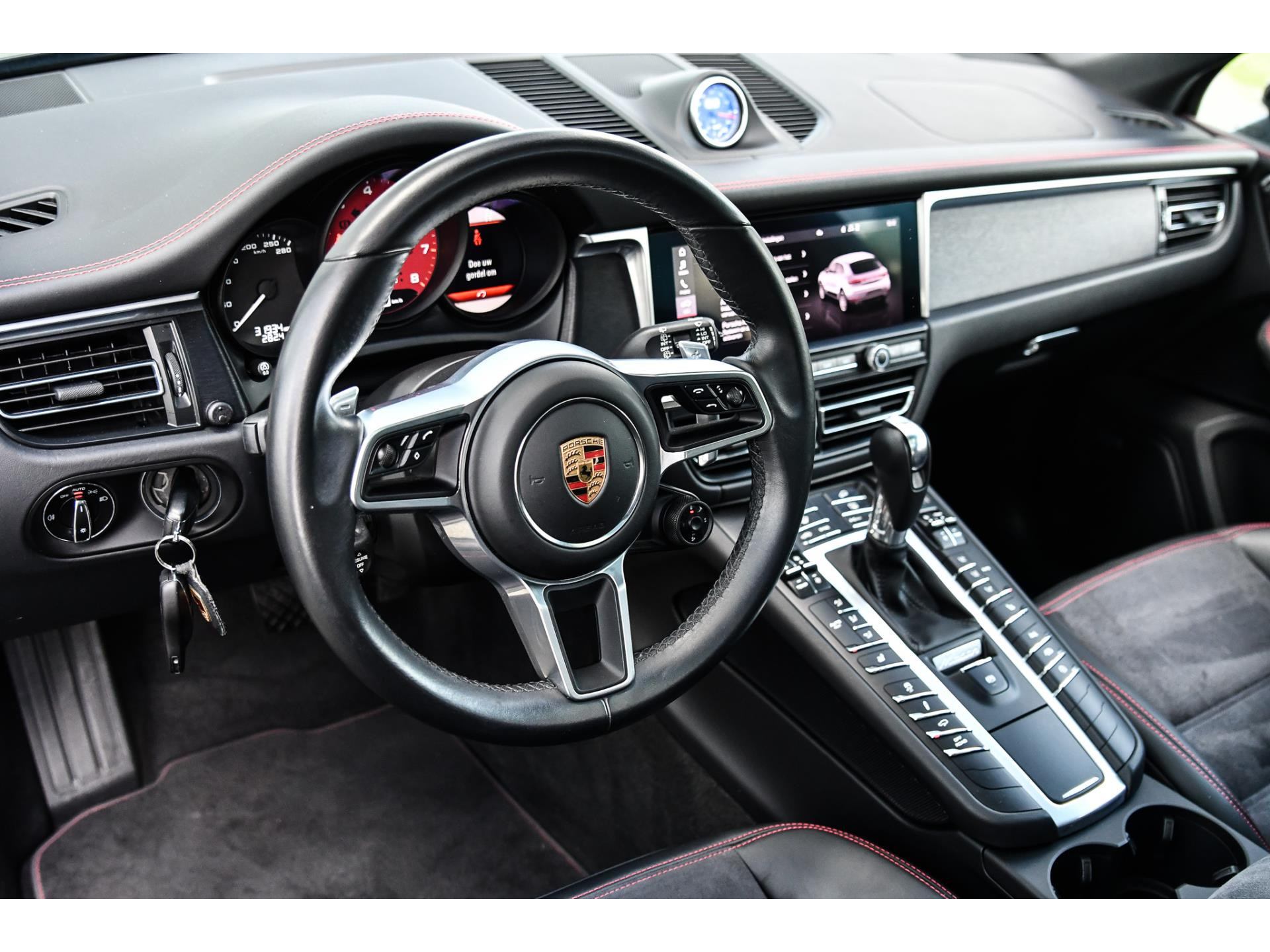 45886453-6.jpg