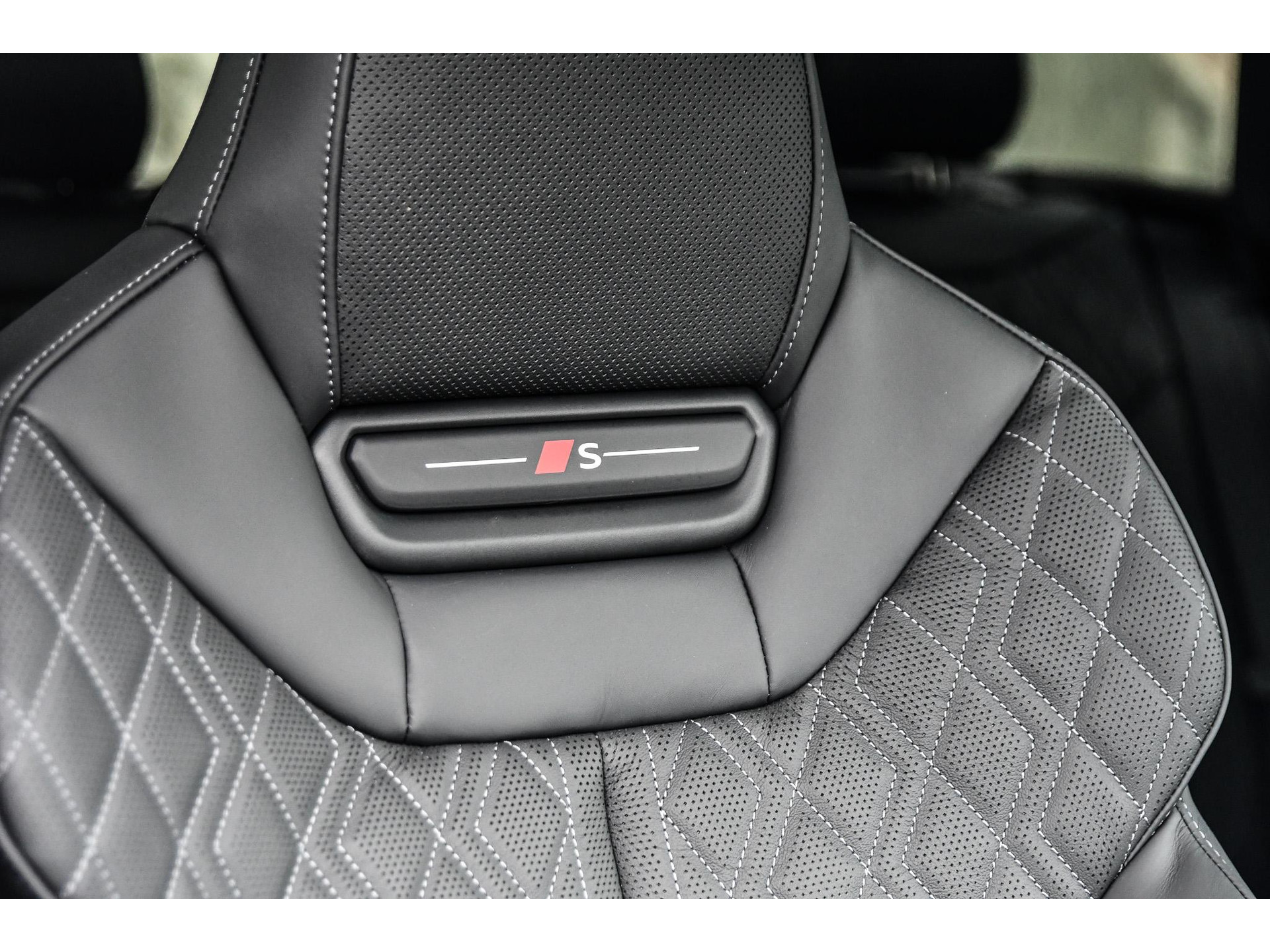 Audi A6 Avant 2.0 e-hybrid quattro S edition Competition 47476705-9.jpg | Bruijns Auto