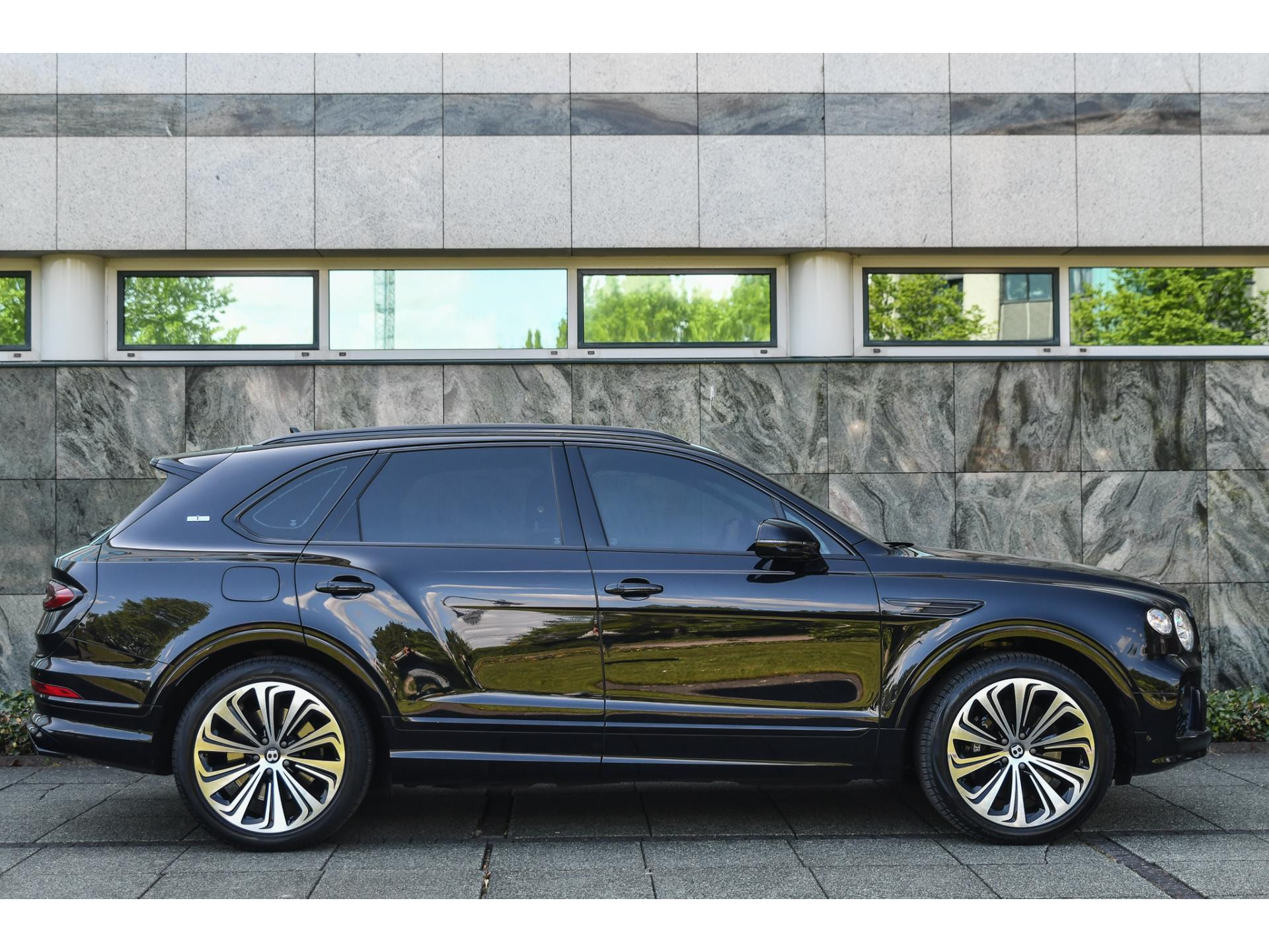 Bentley Bentayga 4.0 V8 First Edition 47476714-3.jpg | Bruijns Auto