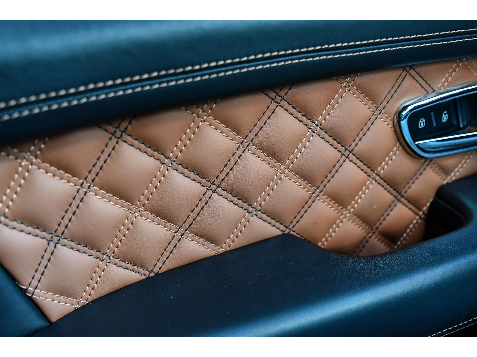 Bentley Bentayga 4.0 V8 First Edition 47476714-43.jpg | Bruijns Auto