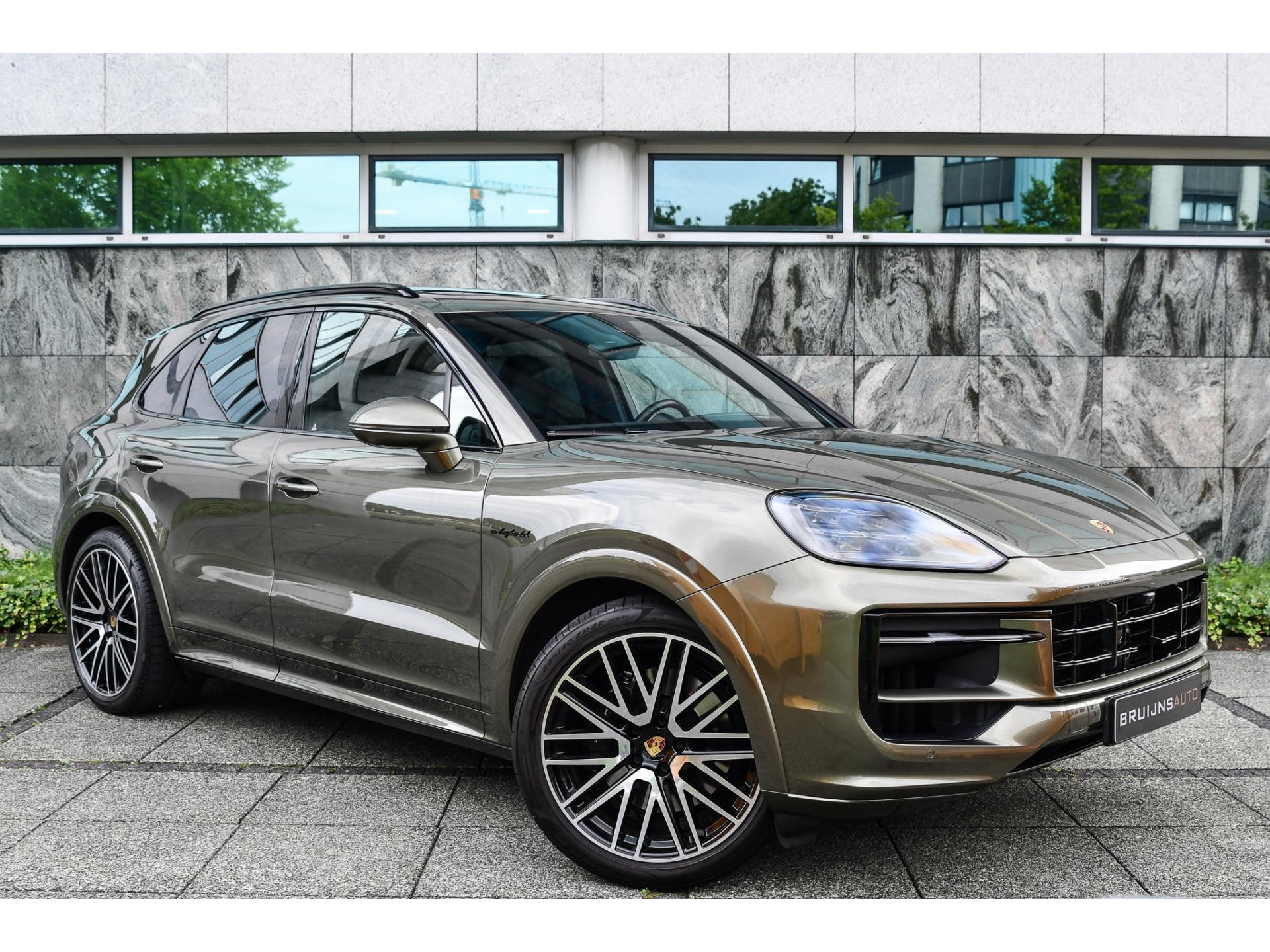 Porsche Cayenne 3.0 E-Hybrid Aventurine Green PTS 47476722-1.jpg | Bruijns Auto