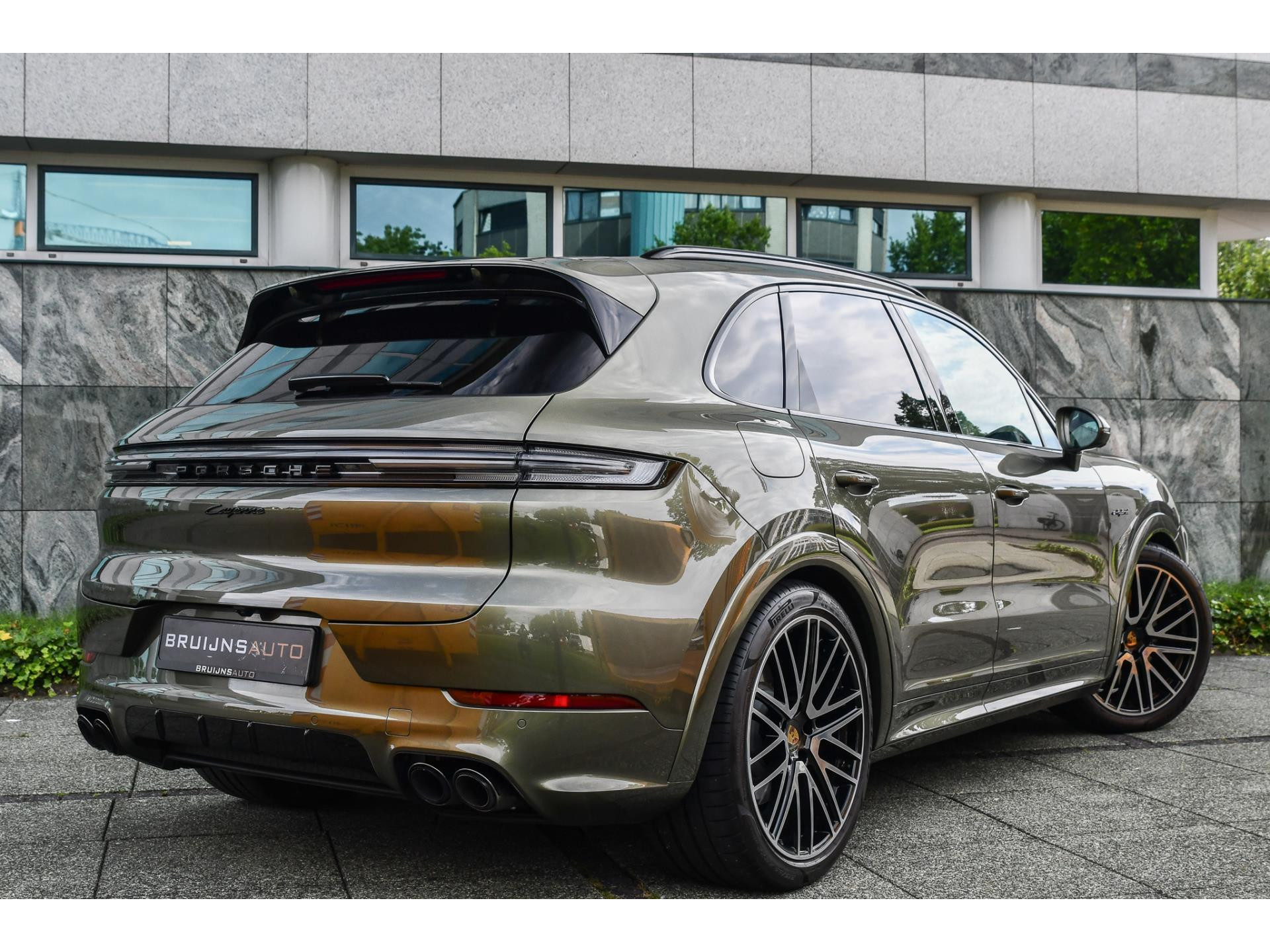 Porsche Cayenne 3.0 E-Hybrid Aventurine Green PTS 47476722-2.jpg | Bruijns Auto