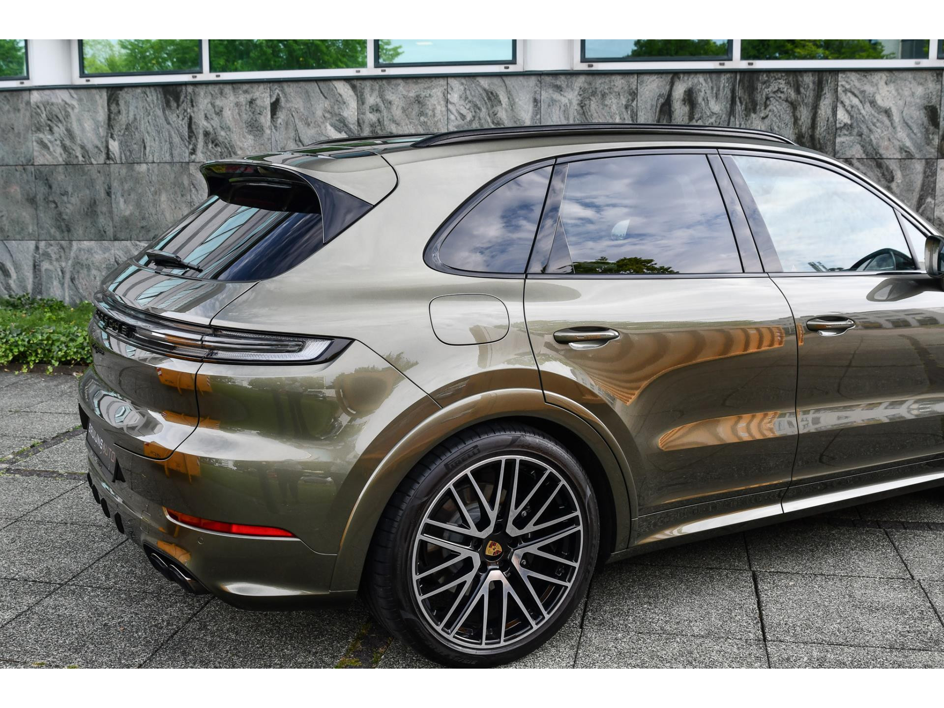 Porsche Cayenne 3.0 E-Hybrid Aventurine Green PTS 47476722-21.jpg | Bruijns Auto