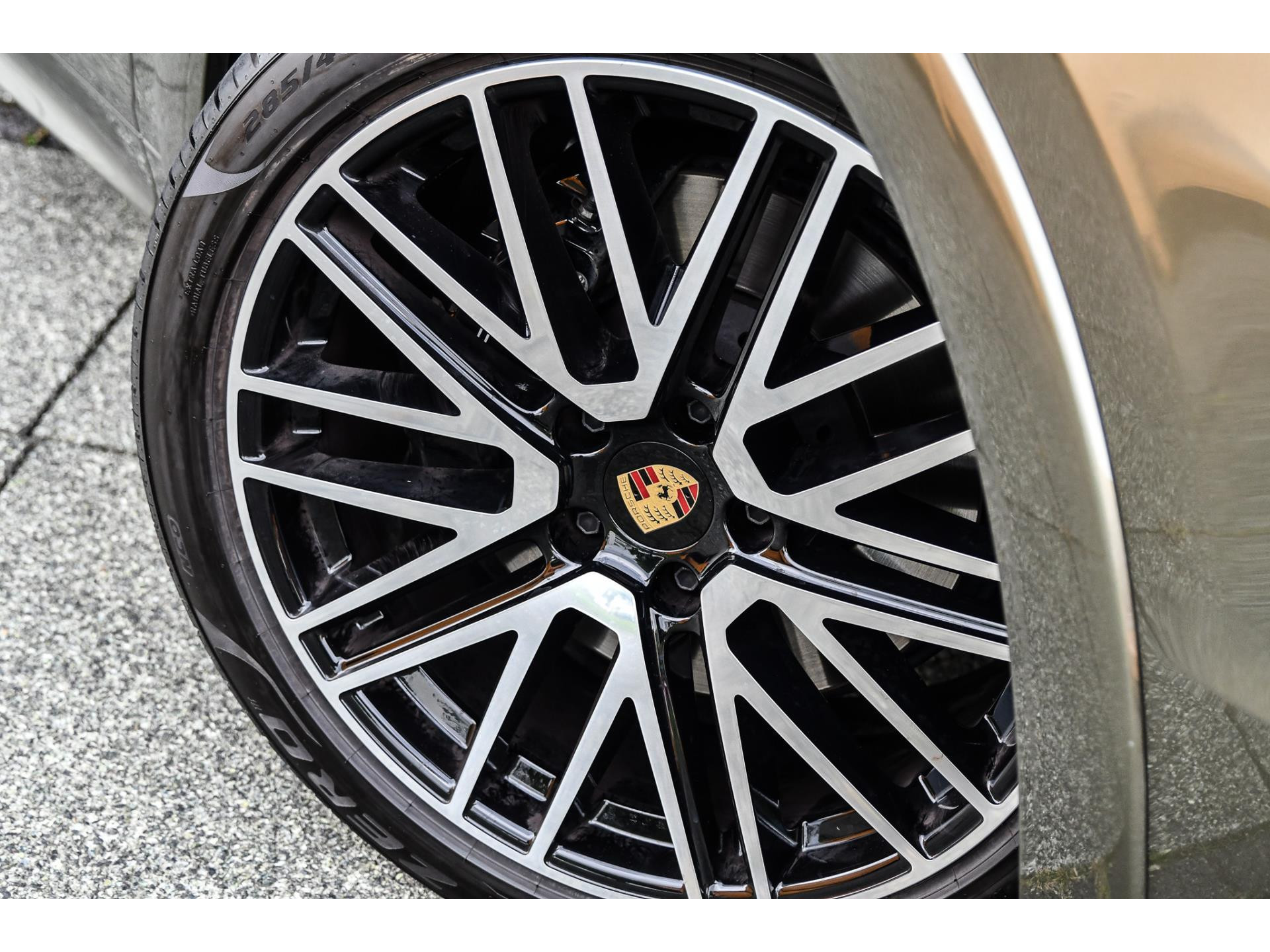 Porsche Cayenne 3.0 E-Hybrid Aventurine Green PTS 47476722-25.jpg | Bruijns Auto