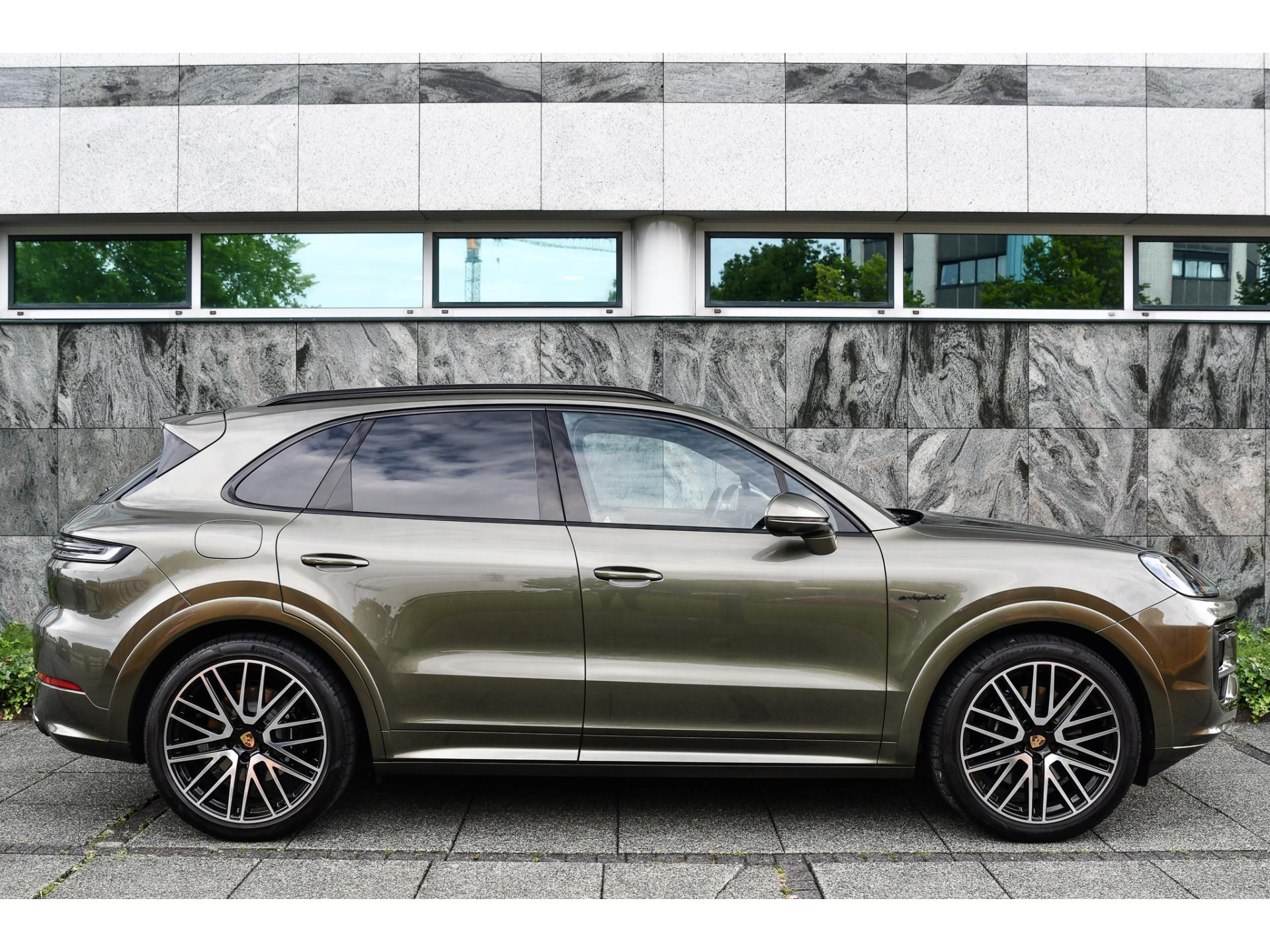 Porsche Cayenne 3.0 E-Hybrid Aventurine Green PTS 47476722-3.jpg | Bruijns Auto
