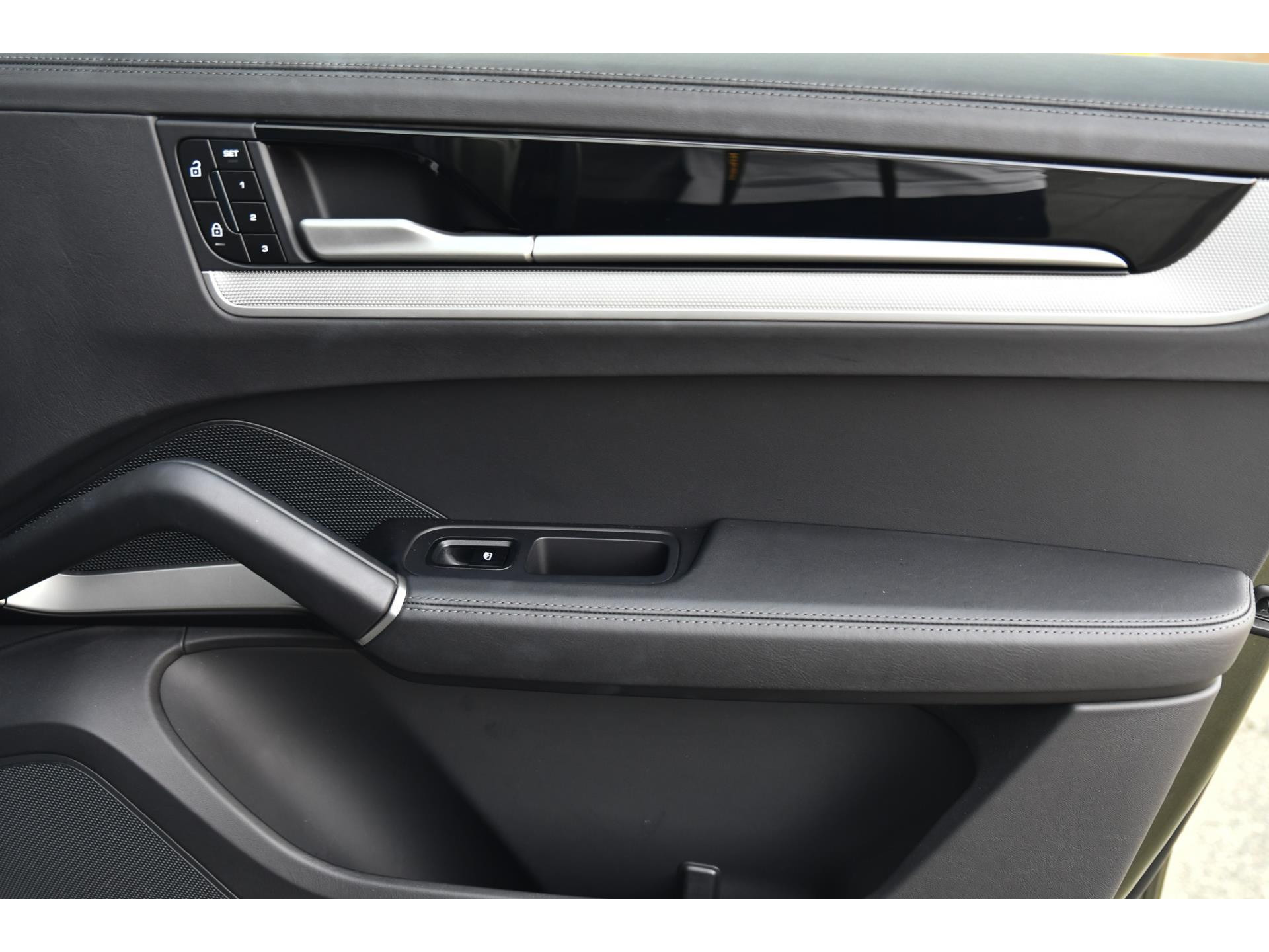 Porsche Cayenne 3.0 E-Hybrid Aventurine Green PTS 47476722-32.jpg | Bruijns Auto