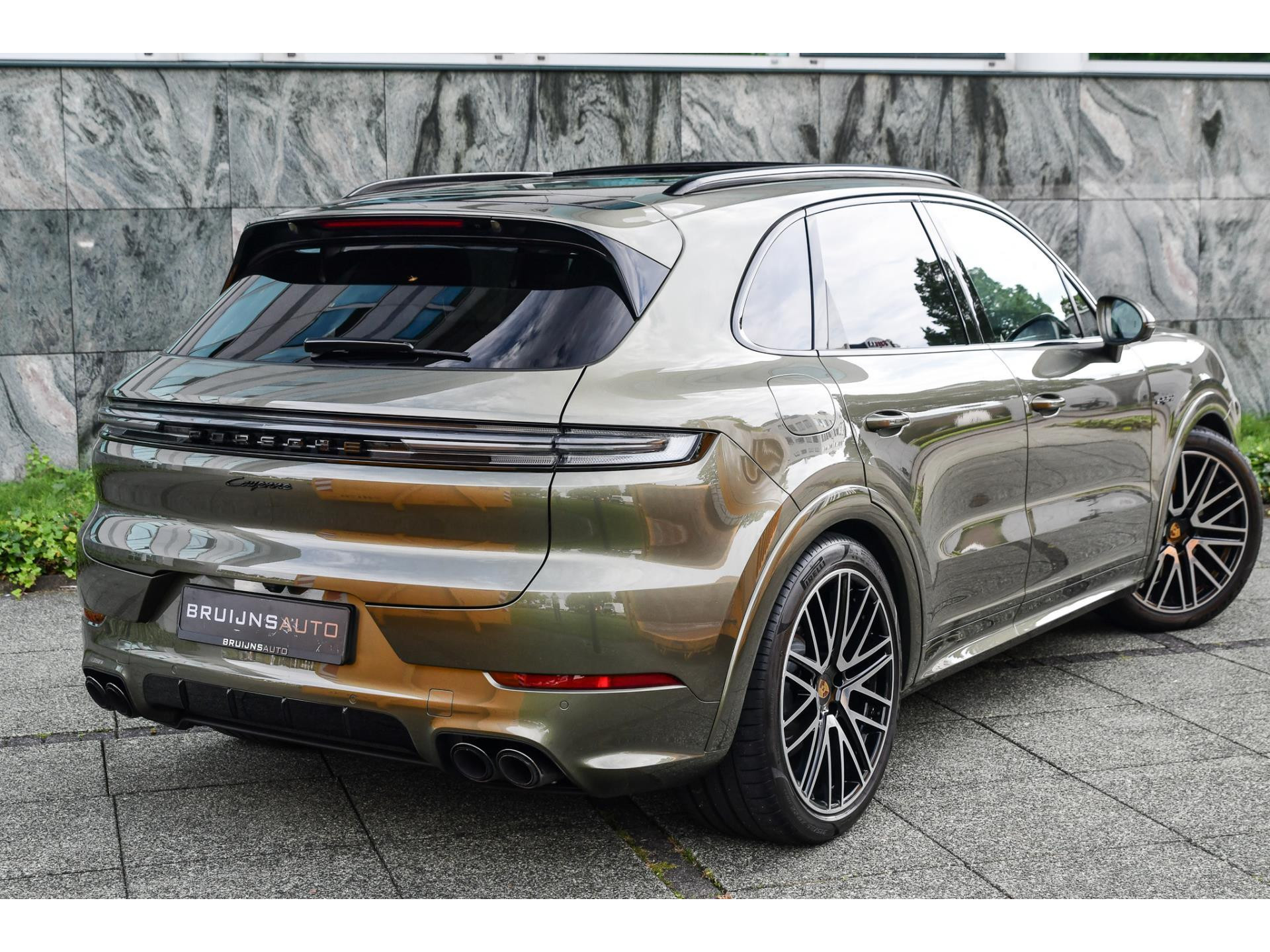 Porsche Cayenne 3.0 E-Hybrid Aventurine Green PTS 47476722-4.jpg | Bruijns Auto