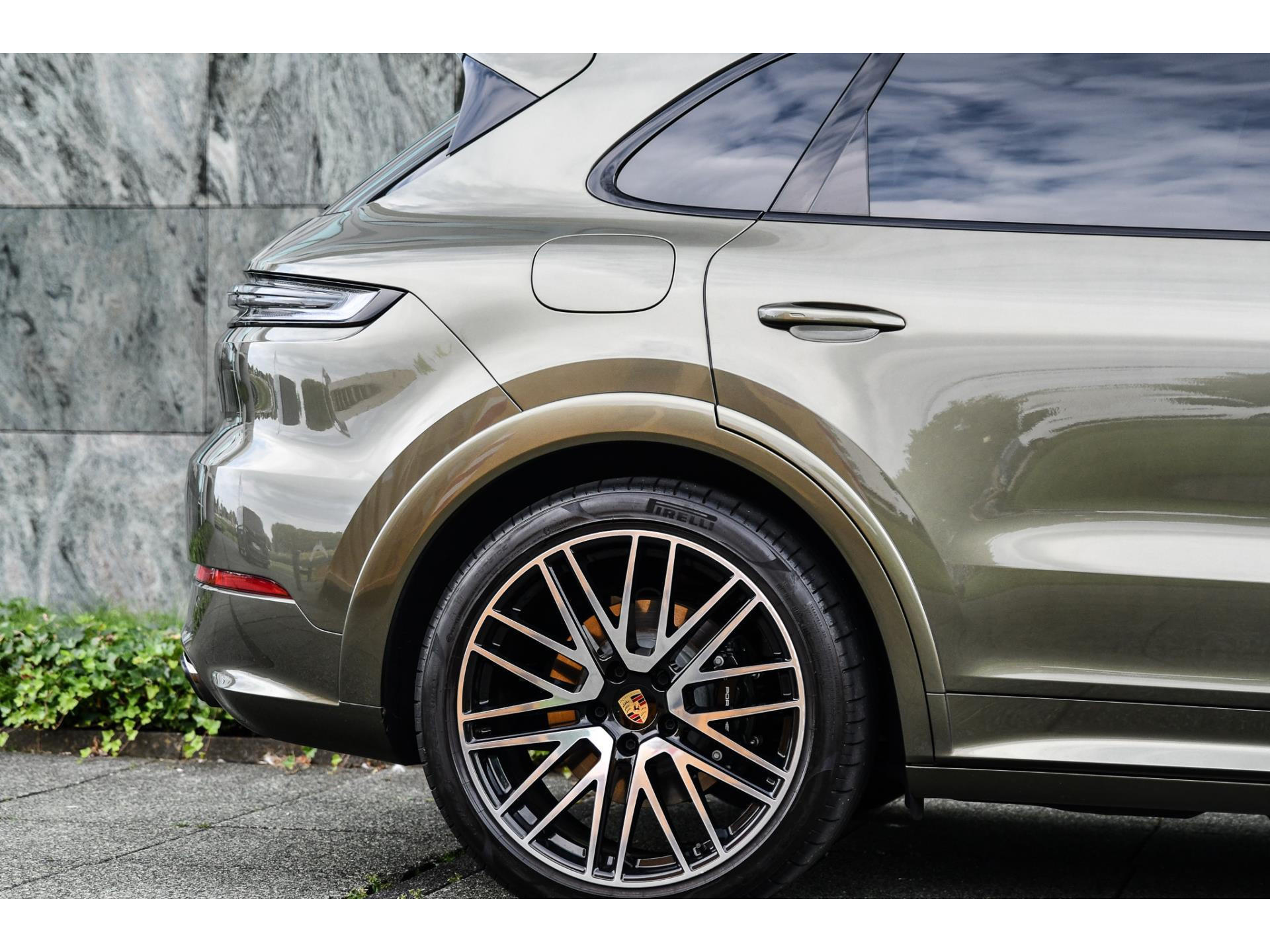 Porsche Cayenne 3.0 E-Hybrid Aventurine Green PTS 47476722-5.jpg | Bruijns Auto