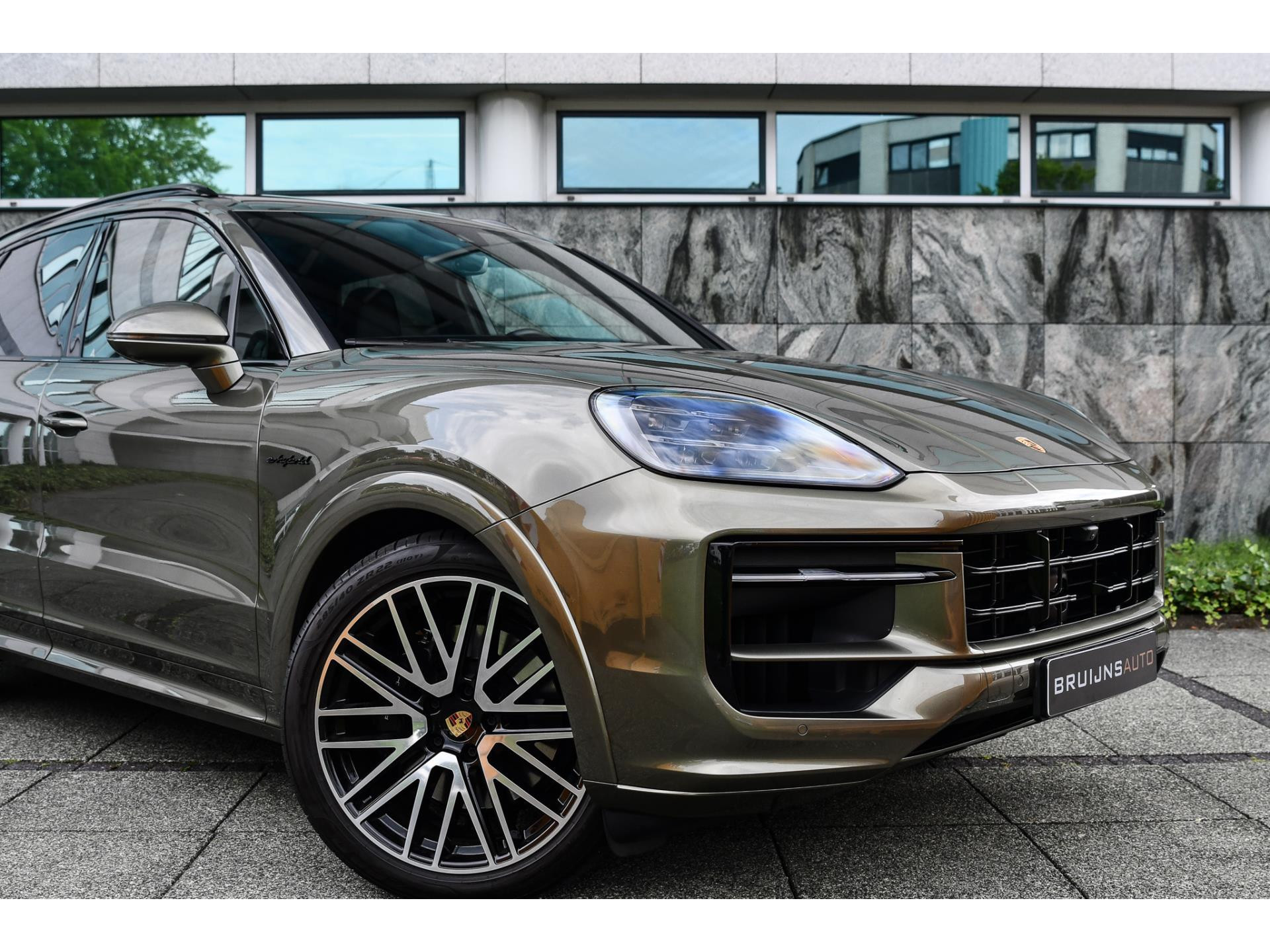 Porsche Cayenne 3.0 E-Hybrid Aventurine Green PTS 47476722-7.jpg | Bruijns Auto