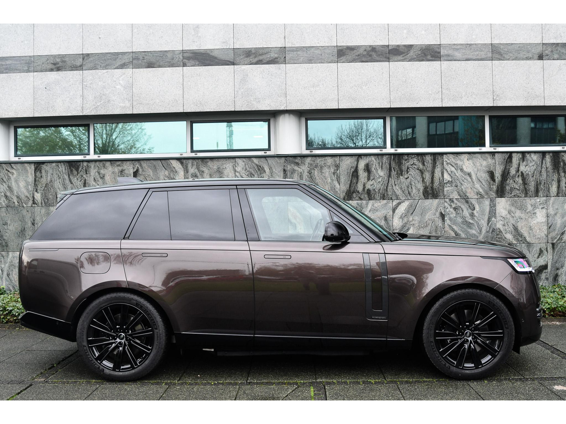 Land Rover Range Rover Tourmaline Brown SV 48829747-3.jpg | Bruijns Auto