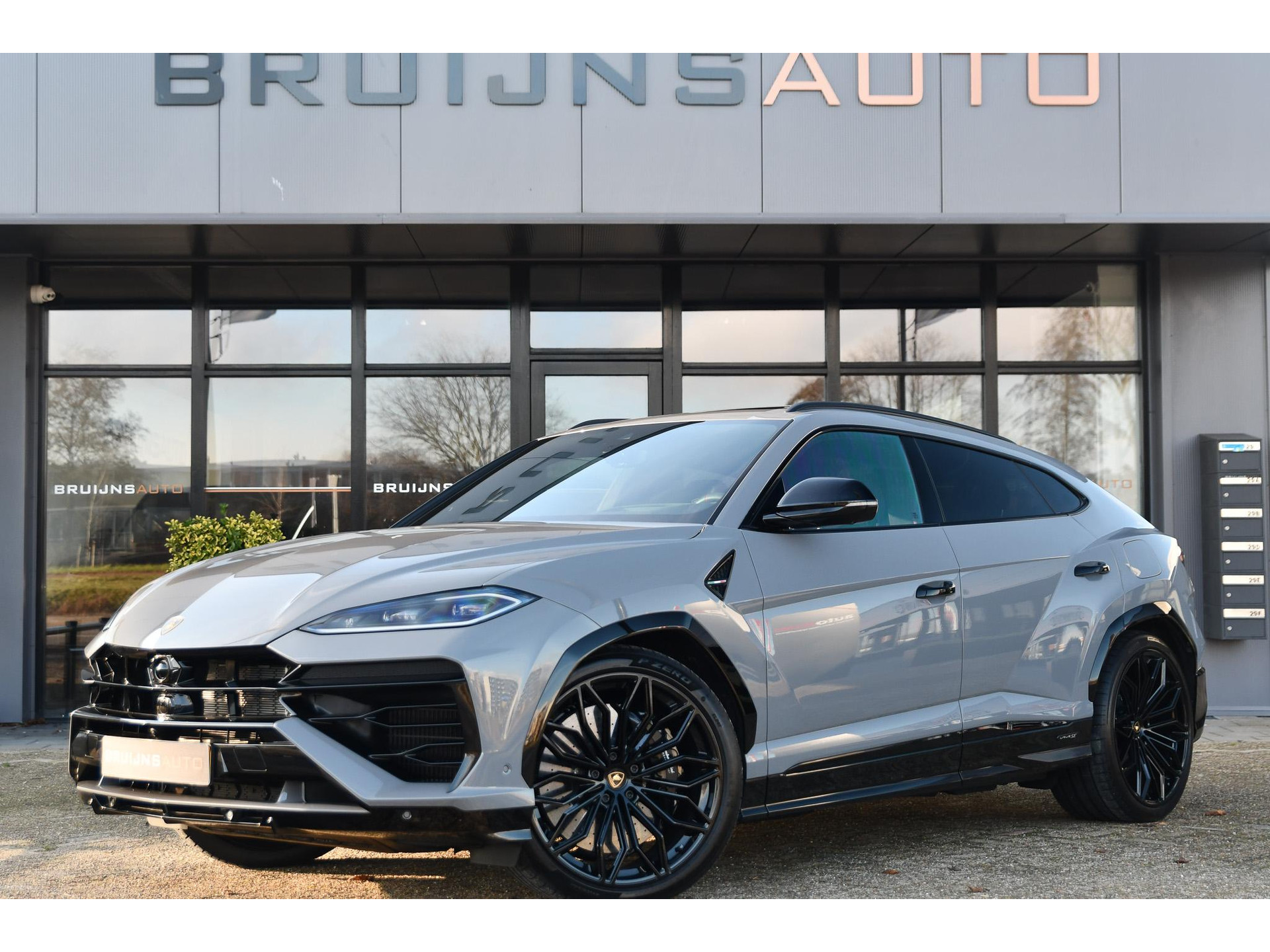 Lamborghini Urus 4.0V8 Hybrid SE |GrigioChina|Carbon|OriginlNL|Akra 49720469-0.jpg | Bruijns Auto