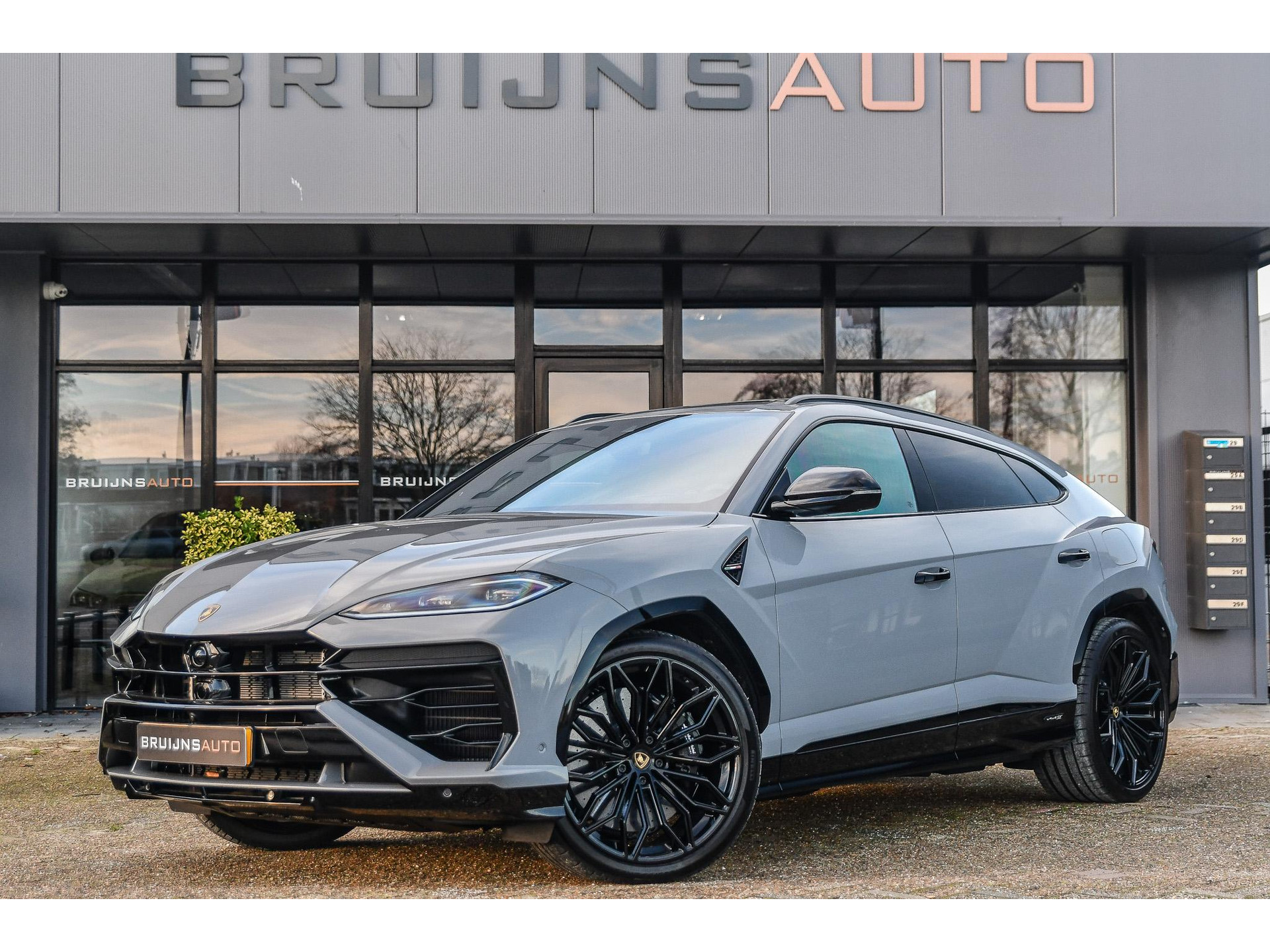 Lamborghini Urus 4.0V8 Hybrid SE |GrigioChina|Carbon|OriginlNL|Akra 49720469-0.jpg | Bruijns Auto