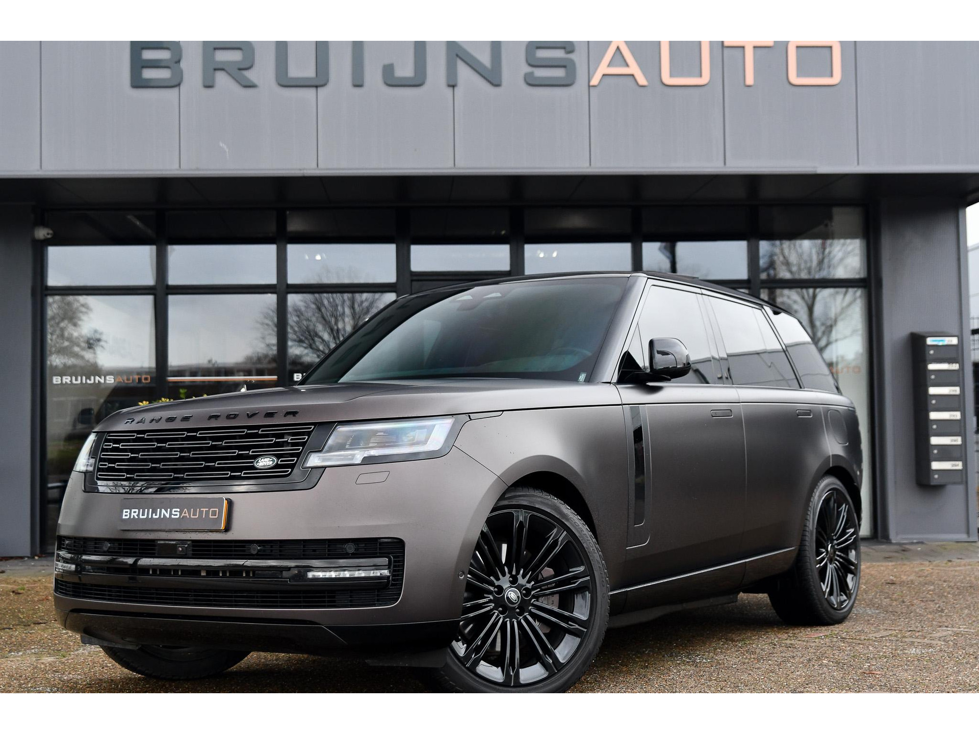 Land Rover Range Rover P550e SV Tourmaline mat brown|23inch||Trekhaak| 49837865-0.jpg | Bruijns Auto